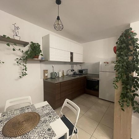 Ashdod City Center 2-Rooms Apartment, 15Min Walk To The Beach Buitenkant foto