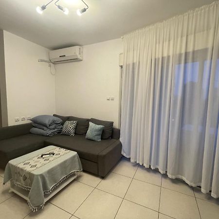 Ashdod City Center 2-Rooms Apartment, 15Min Walk To The Beach Buitenkant foto