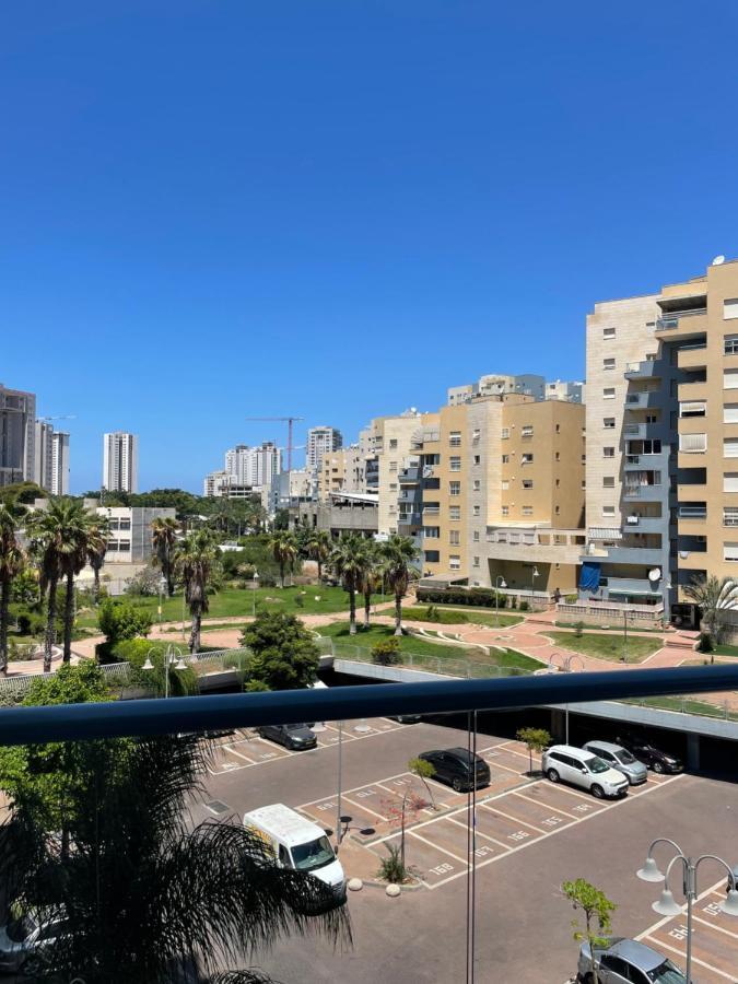 Ashdod City Center 2-Rooms Apartment, 15Min Walk To The Beach Buitenkant foto