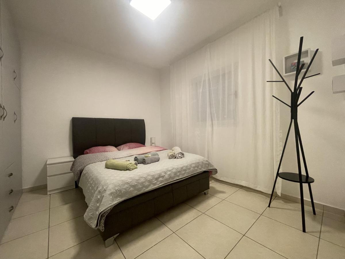 Ashdod City Center 2-Rooms Apartment, 15Min Walk To The Beach Buitenkant foto