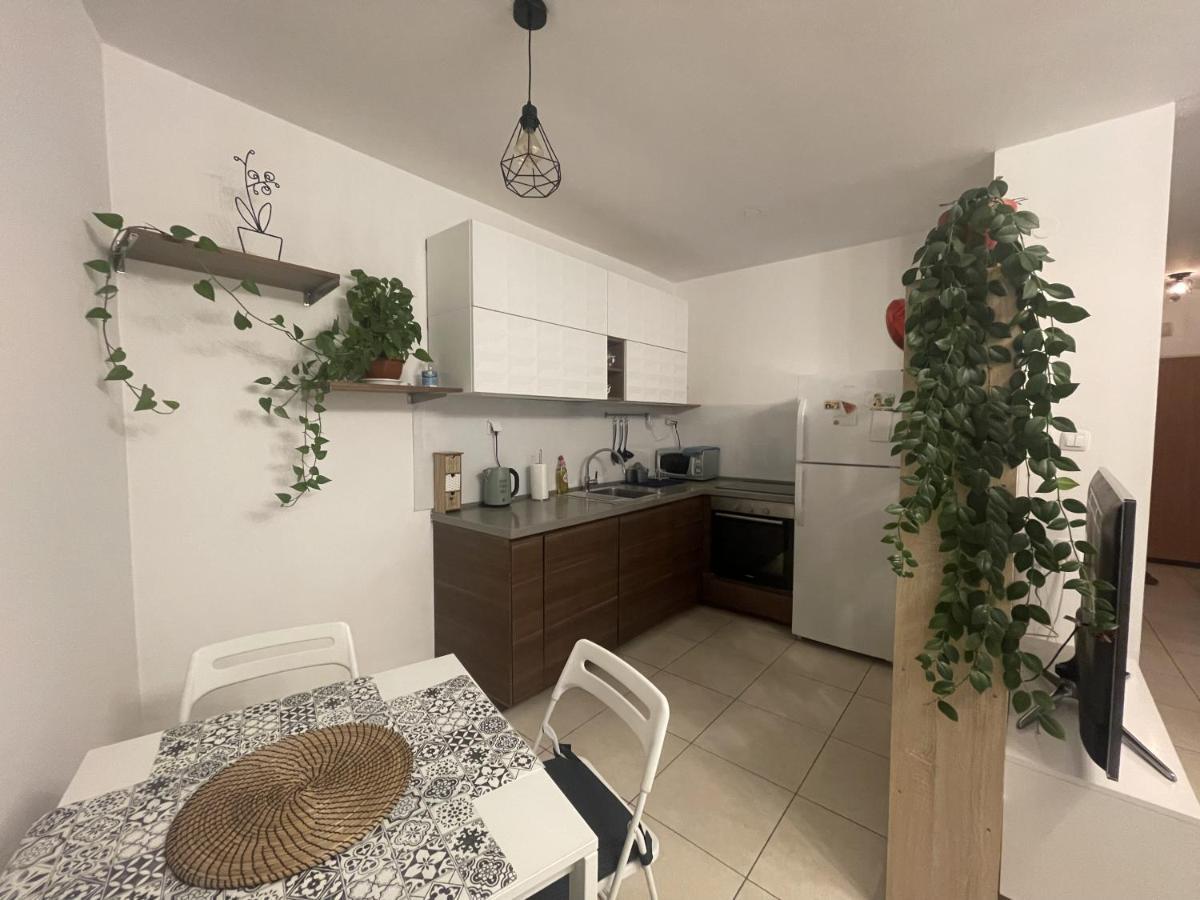 Ashdod City Center 2-Rooms Apartment, 15Min Walk To The Beach Buitenkant foto